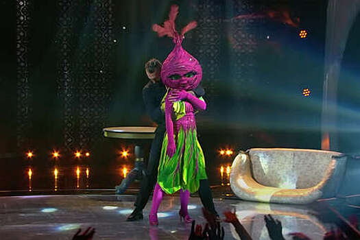 Бывшая участница Comedy Woman Наталия Медведева скрывалась в костюме Свеклы в шоу "Маска. Танцы"