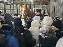 В Самарской области полицейские и общественники провели для школьников познавательную экскурсию