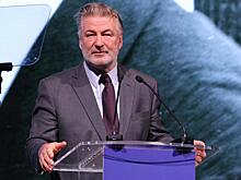 Алек Болдуин считает Йоко Оно виноватой в распаде The Beatles