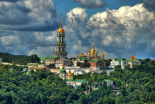 Православных на Украине пытались заставить петь гимн вместо молитв
