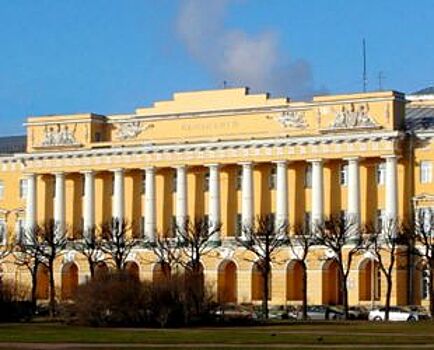 Реконструкцией исторического здания на Марсовом поле под отель займется банк «Санкт-Петербург»