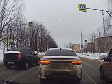 В Рязани Renault Logan проехал по встречной полосе на «красный»