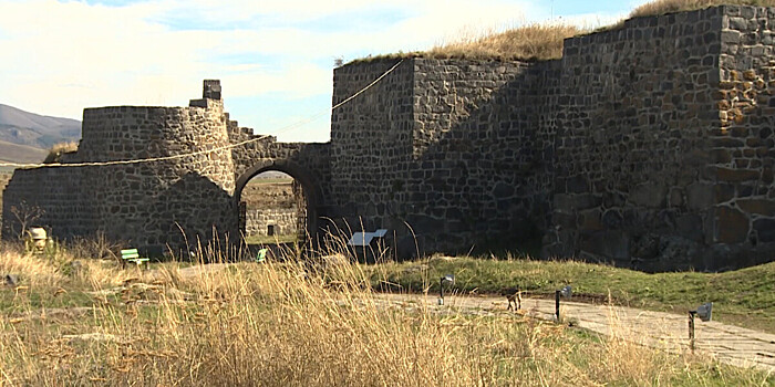 Средневековую крепость Лори Берд восстанавливают в Армении