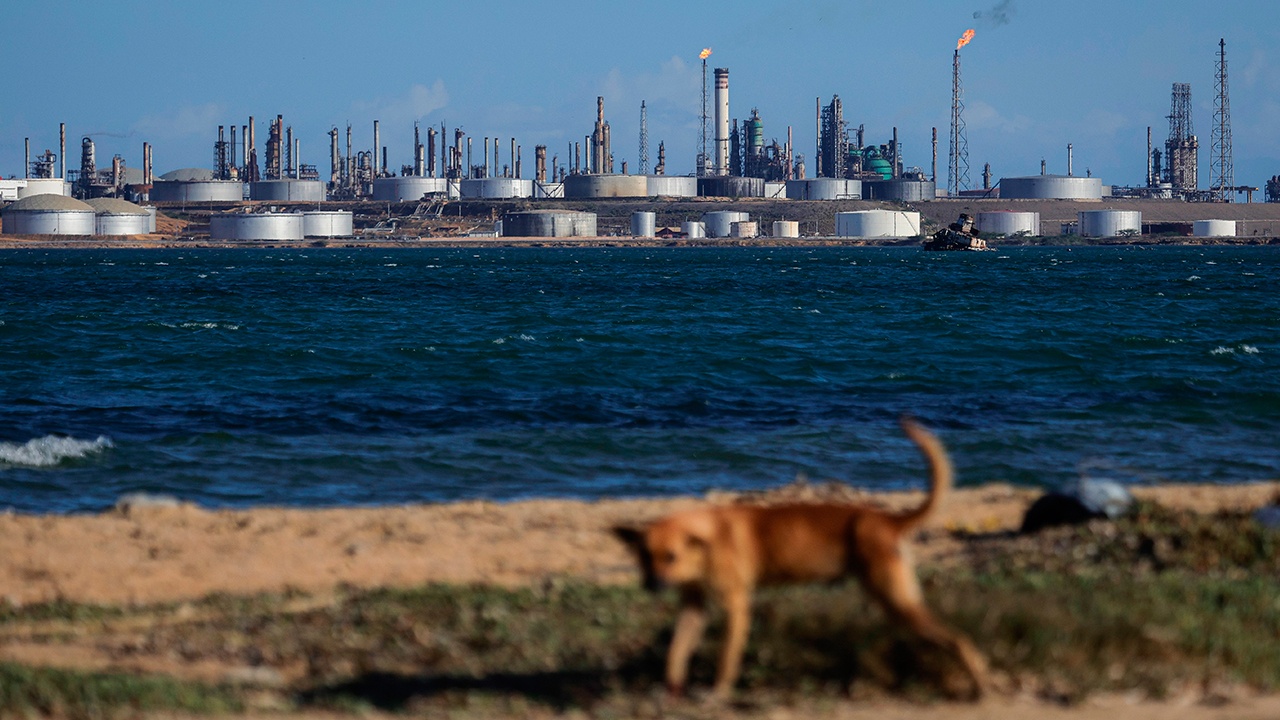 США после переворота в Венесуэле продали более 100 млн баррелей ее нефти