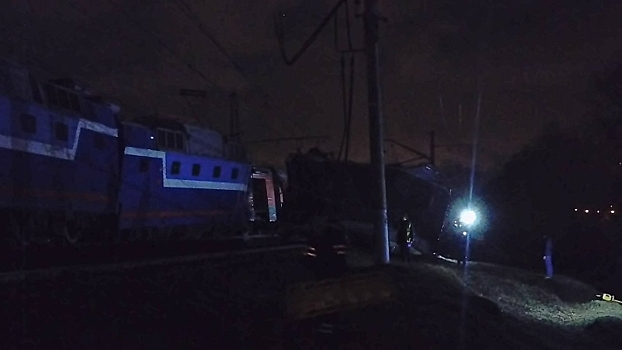 В РЖД сообщили о 50 пострадавших после столкновения поезда и электрички