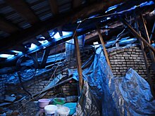 Две пенсионерки дома на Октябрьском проспекте, 44 почти год спасают дом от протечек