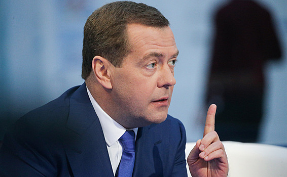 Медведев снова заговорил о «четырехдневке»