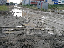 «Берём с собой резиновые сапоги»: жители челябинского микрорайона лишились дороги из-за строителей