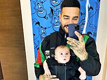 Тимати учит 8-месячного сына держать равновесие