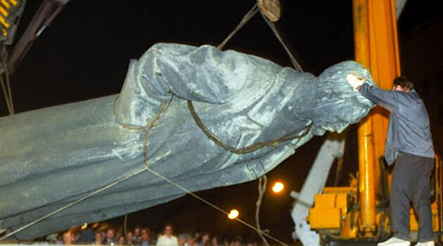 Возвращение Железного Феликса. Как живые русские из-за мертвого еврея перессорились