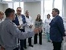 Заместитель Губернатора Новосибирской области ознакомился с коллекцией одежды для медицинских учреждений, разработанной региональным ГУФСИН