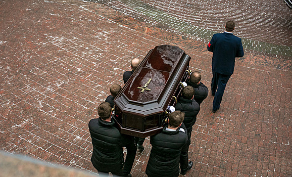 В городе РФ ввели лимит времени на прощание с умершими