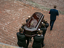 В городе РФ ввели лимит времени на прощание с умершими