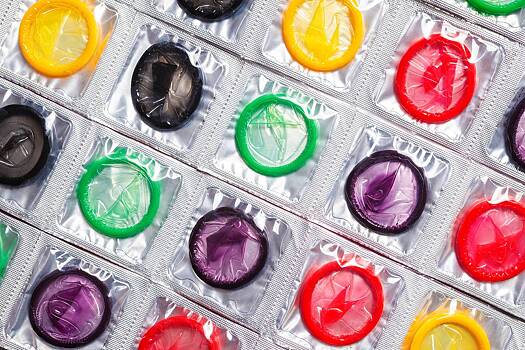 Мужчинам дали пошаговую инструкцию по использованию презерватива