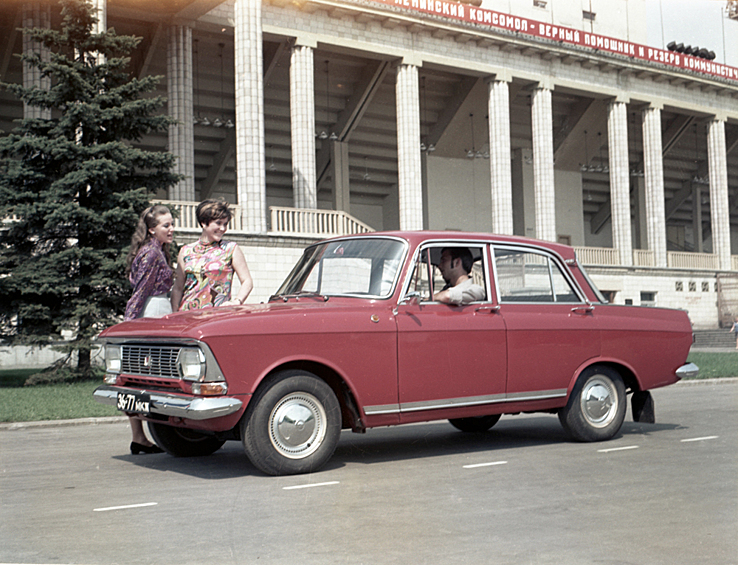 Советский легковой автомобиль малого класса "Москвич-412".