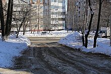 В Хабаровске проезды между домами никто не чистит