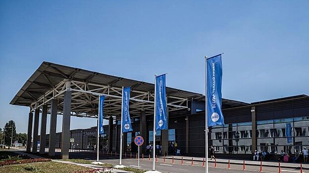 Аэропорт Анапы открыл летнюю веранду для пассажиров