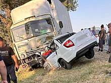 Столкновение легковушки с КАМАЗом: известны подробности