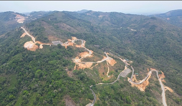 Российские туристы пострадали во Вьетнаме из-за падения камней на автобус