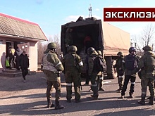 Встречают всем хутором: как ВС РФ доставляют гумпомощь в Киевскую область