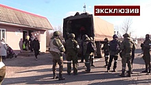 Встречают всем хутором: как ВС РФ доставляют гумпомощь в Киевскую область