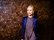 Актриса Мирослава Карпович поделилась редким фото с братом