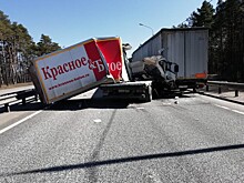 На трассе в Тверской области в фуру въехал грузовик
