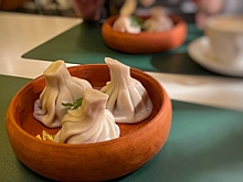 На Левобережье Омска начал работать грузинский ресторан с открытой кухней