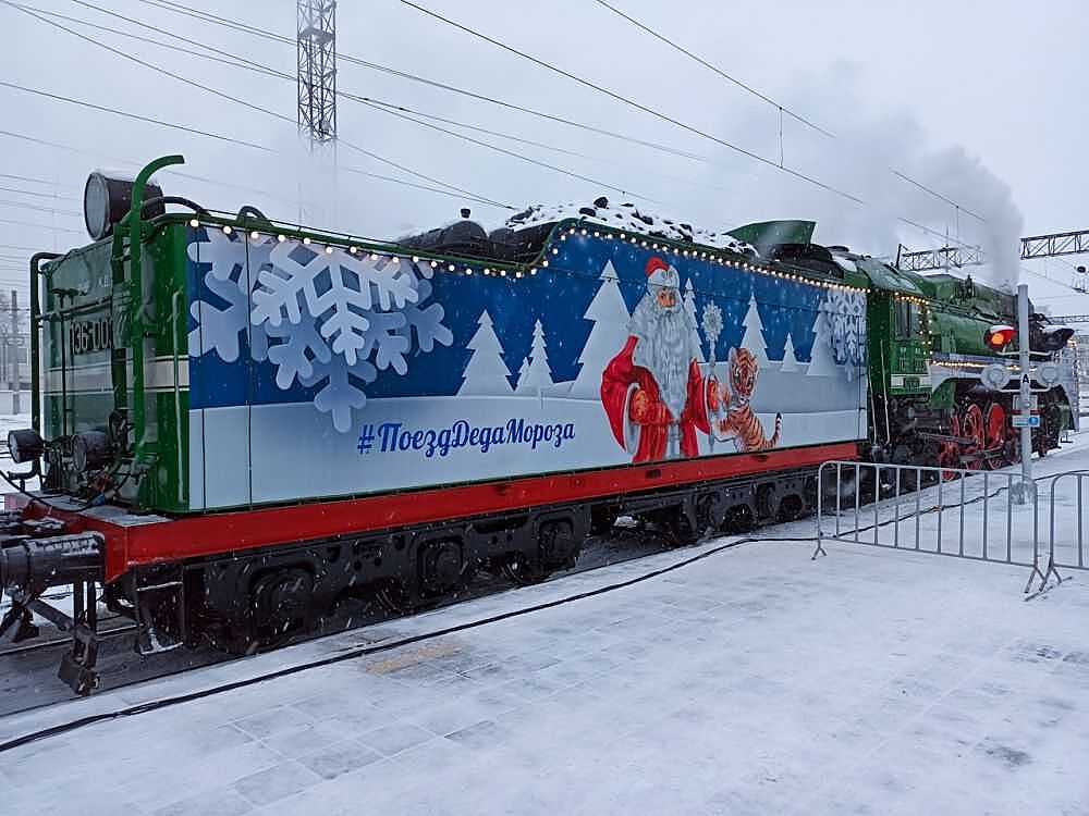 В Воронеж прибыл новогодний поезд Деда Мороза
