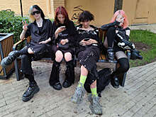 "Газета.Ru" изучала, как в центре Москвы новое поколение неформалов бегает от полиции и дерется с инвалидами