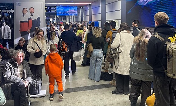 Прокуратура взяла на контроль ситуацию с задержкой рейса в аэропорту Сочи