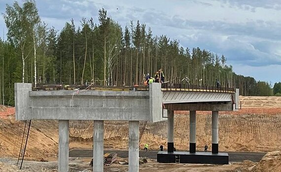 В Татарстане продолжается строительство моста на М-12 через Волгу — фото