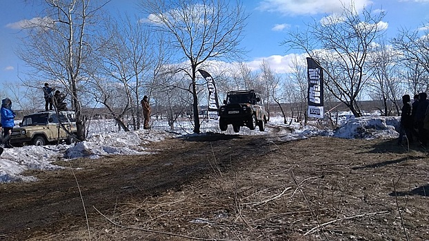 В Кургане отметили «День рождения «Нивы» гонками на болотах