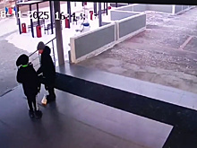 Малолетние хулиганы в микрорайоне Благовещенска яйцами закидали здание библиотеки