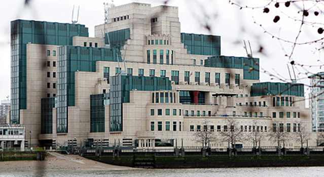 В MI6 рассказали, как спасаться от "русских шпионов"