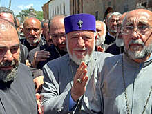 В Армении архиепископа Аджапахяна задержали по делу о призыве к свержению власти