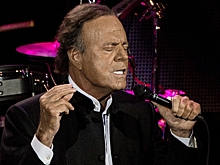 Иглесиаса обвинили в изнасилованиях и избиении