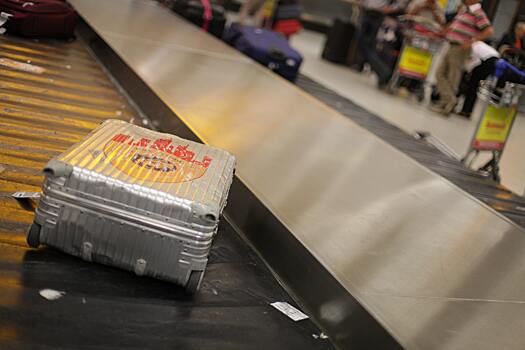 Почему грузчики в аэропорту кидают багаж