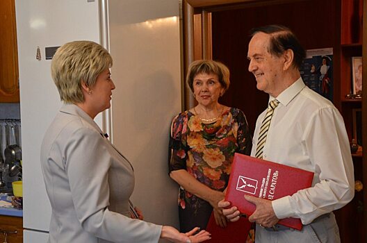 Лада Мокроусова встретилась с Почётным гражданином Саратова Леонидом Сметанниковым