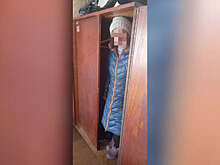 В Башкирии алиментщица спряталась от судебных приставов в шкафу, но ее нашли