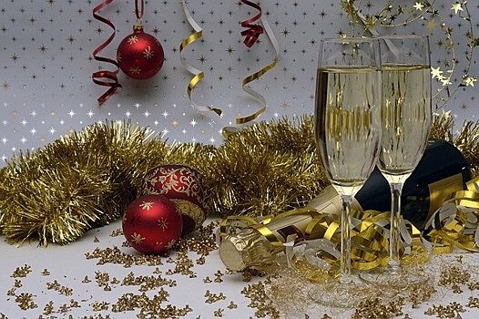 Минтруд РФ в преддверии Нового года напомнил госкомпаниям о запрете дарить и получать подарки