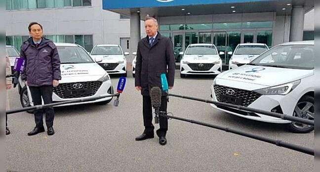 Детские врачи Петербурга получили 18 новых машин