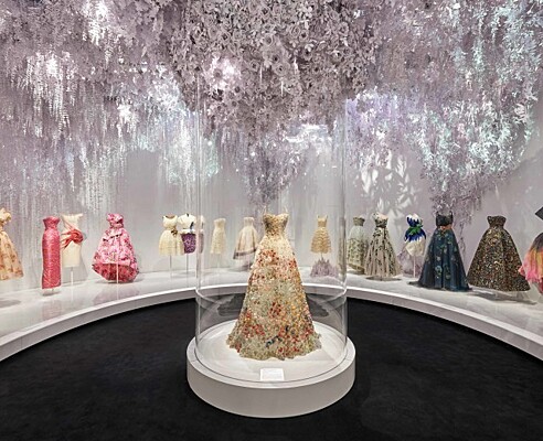 Dior designer online