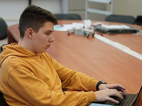 В ДНР для сдачи ЕГЭ оборудовали 17 пунктов в тыловых городах и районах
