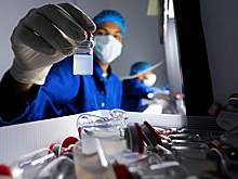 Появление омикрон-штамма связали с испытанием лекарств от коронавируса