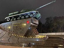 В Курске возле памятника Героям-танкистам суджанцы провели акцию