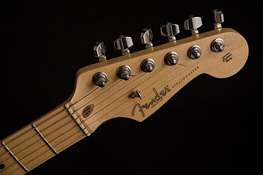 Поклонник Курта Кобейна купил разбитую гитару кумира за 600 тысяч долларов