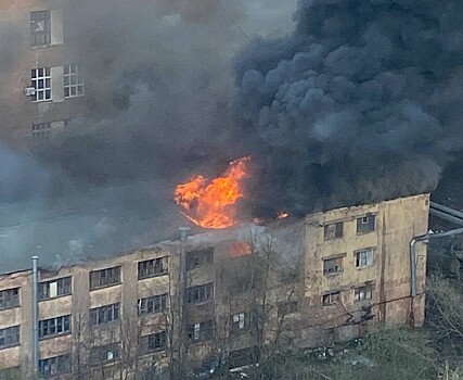 В Петербурге в здании на Московском шоссе произошел пожар