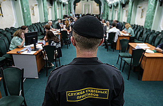 Очередь на морозе к приставам: «80% людей имеют на руках оплаченные штрафы»