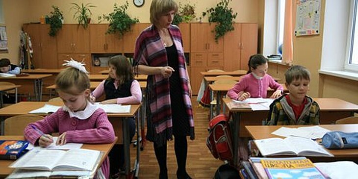 В Госдуме предложили приравнять педагогов к гослужащим